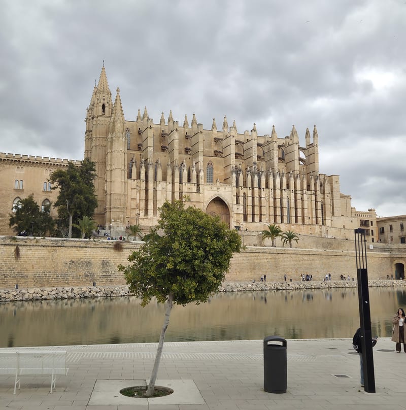 Walking Palma old town from the cruise harbour